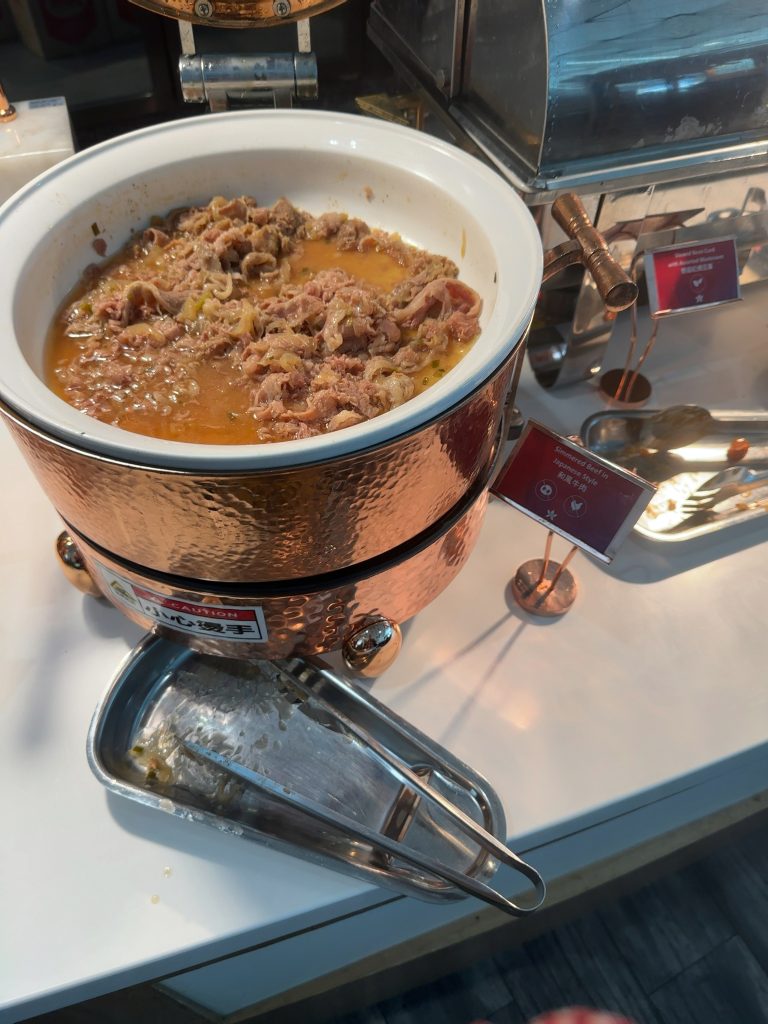 ラウンジ飯の牛丼の具